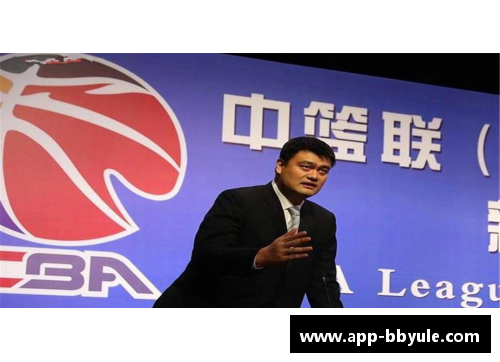姚明现身北京中轻大厦，为新书《篮球之路》签售掀起热潮
